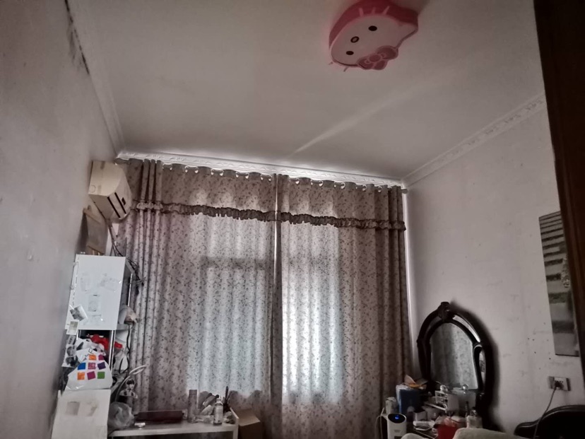 仙源 旁装修三房，陪读不错选择，证件满二，送1楼20平地下室