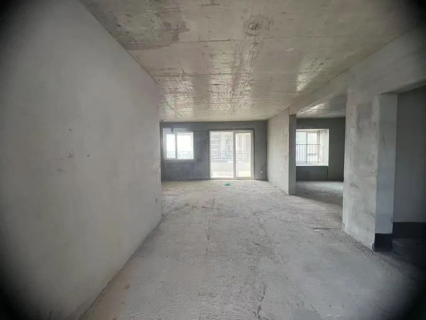 城南，蓝天花园，公园旁，一梯一户纯东边户，双阳台，南北通透，单价6000