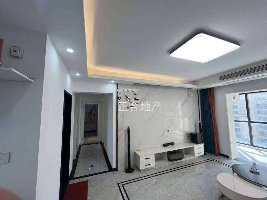 二中旁，森林国际东边户，精装大三房，好楼层。南‮双北‬阳台。