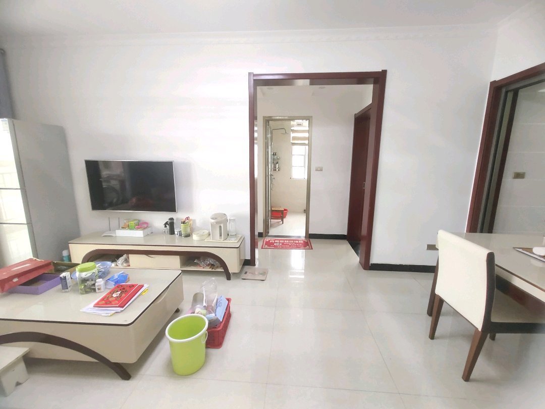 上苑一品3室2厅精装修保养完好家具家电全配优价出租！