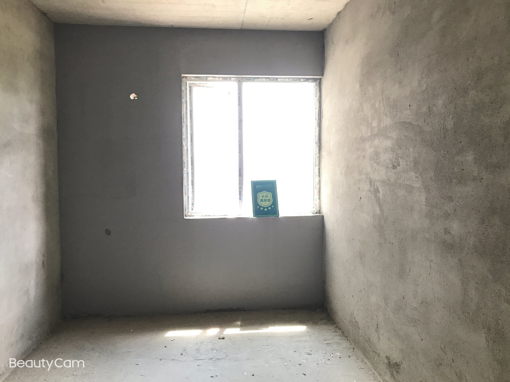 南国明珠毛坯三房，好楼层采光视野到位的很，小区环境优美，上嶨近的很