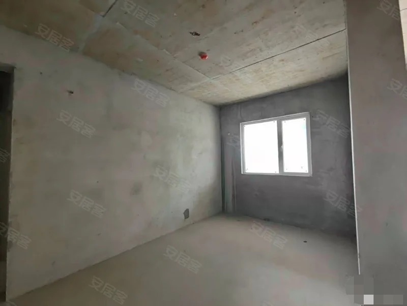 捡漏了！蓝天白云，好楼层11楼，四开间朝南，十米阳台，阳台就能看沔阳公园