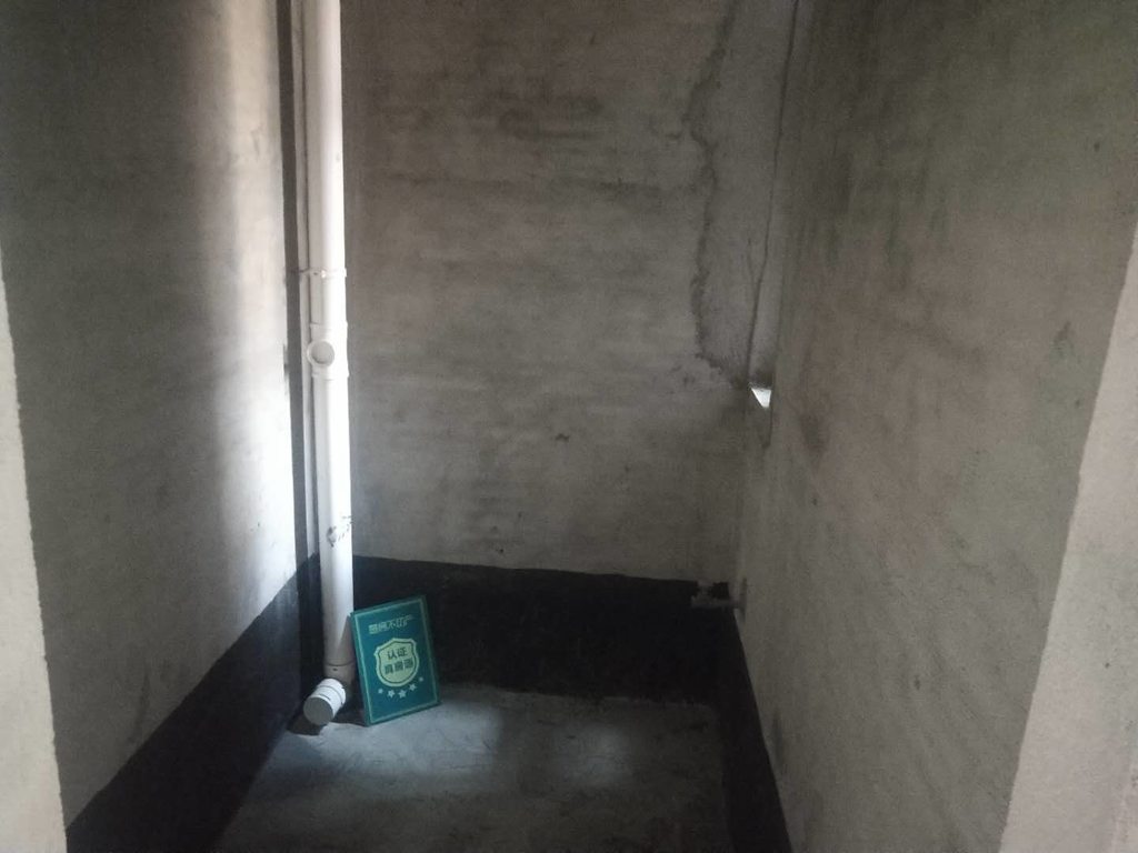 绿地香格里拉毛坯大两房中间楼层看房方便