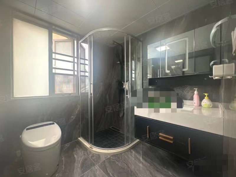 领秀城，大平层，精装四房9.9成新，电梯好楼层，全屋品牌装修，中央空调加地暖。