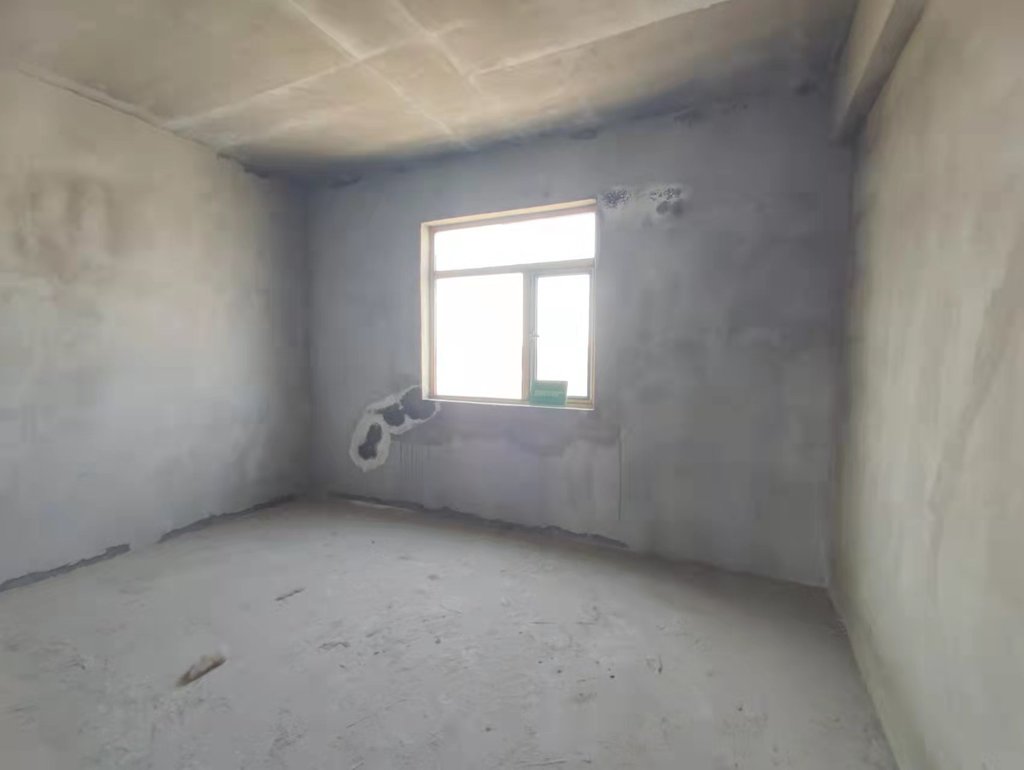 和合国际城超毛坯大四房，户型方正通透，小区的绿化也好，地理位置优越！