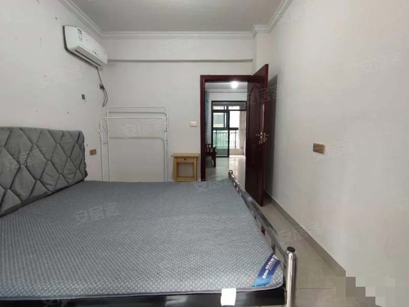 吾悦旁，荣怀61平，边户经典两房，两梯四户，小高层南北双阳台，证满二