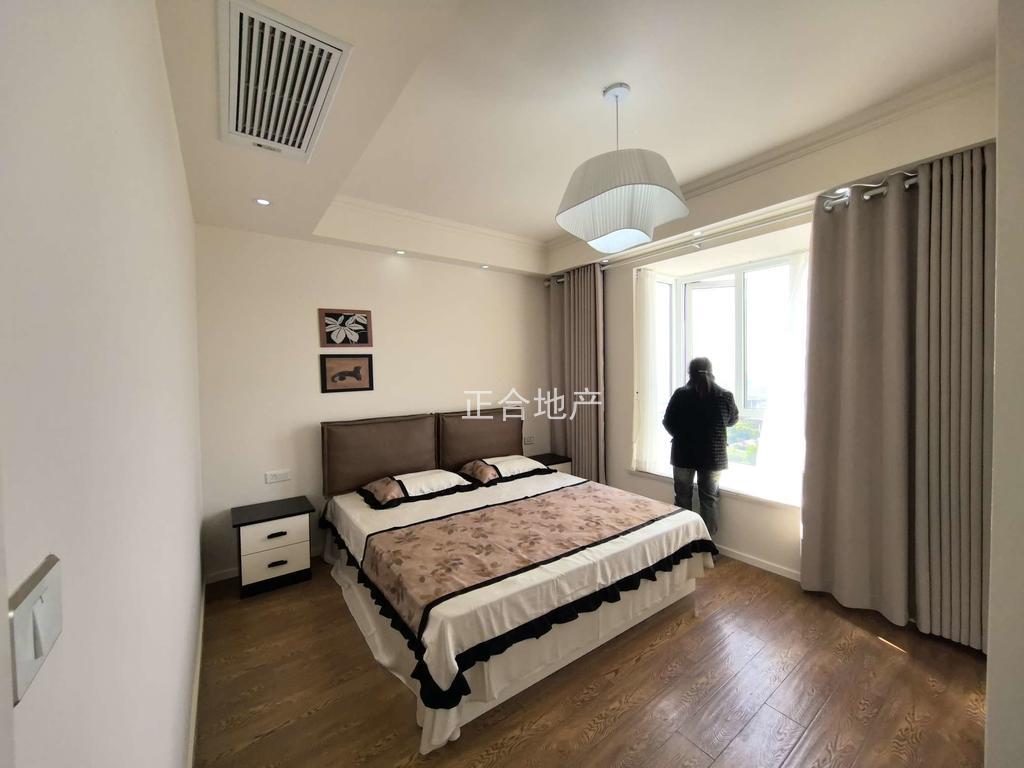 捡漏，城南，一中‬对面！翰墨苑，‮高小‬层，单价‬4800+，电梯好‬楼层12楼，精装‮三大‬房！满五