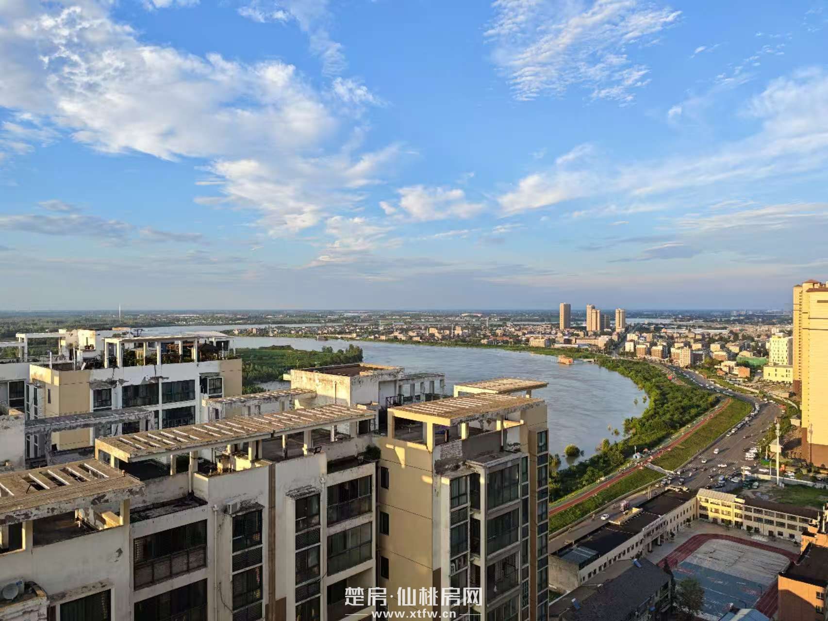 该房屋为江景房，采光效果好