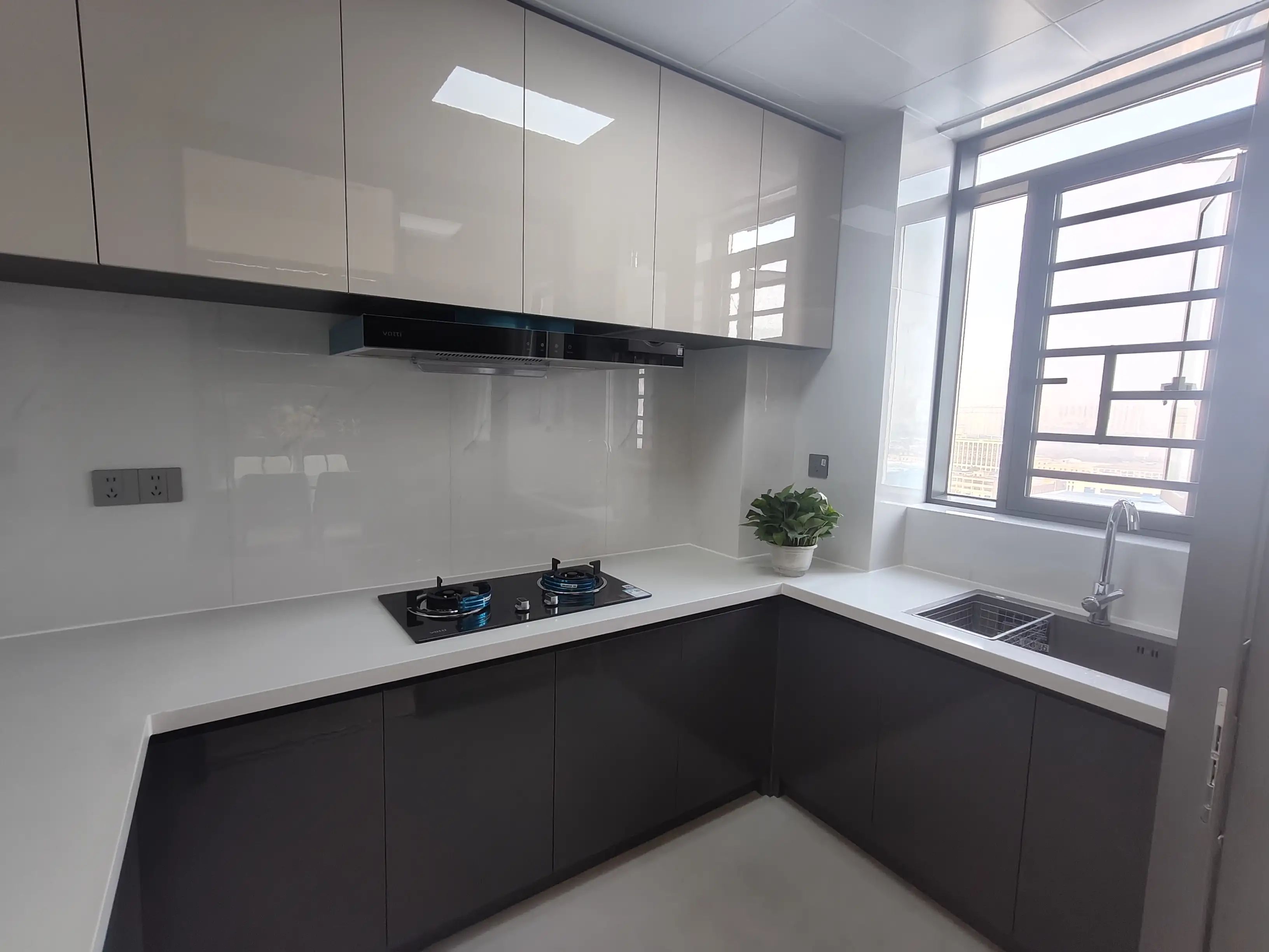 城南，南城郡，精装三房两卫，意式风，电梯好楼层，证满二