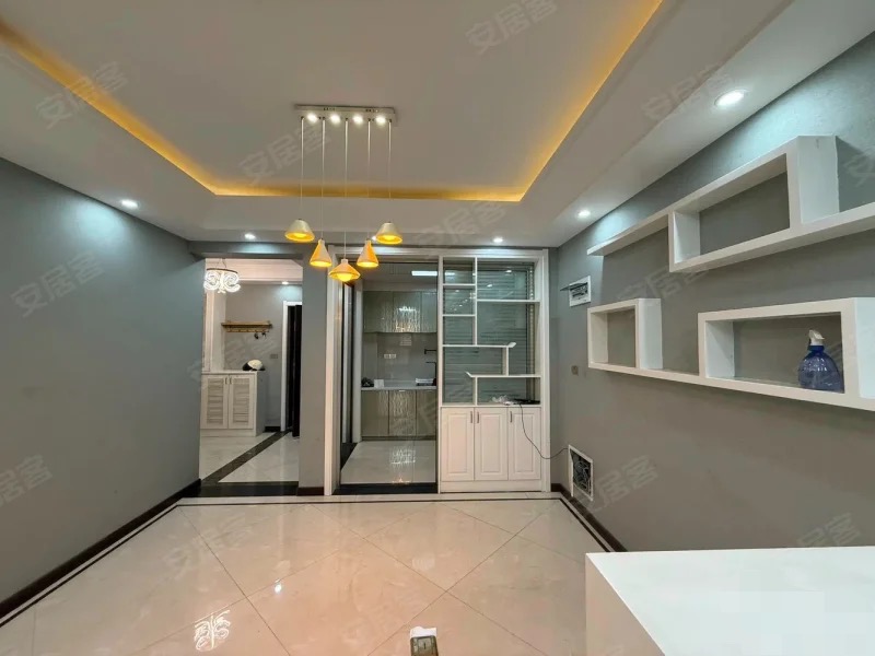 城南，​新‮电，街‬梯好楼层16楼，精装大三房，单价5200+，证满二