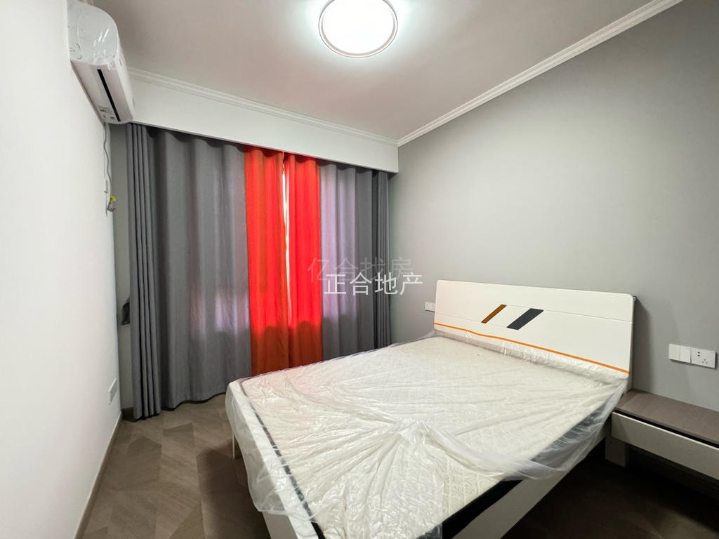 业主亏本诚心出售，城南，南国明珠，电梯好楼层，全屋品牌装修，户型好。精装四房