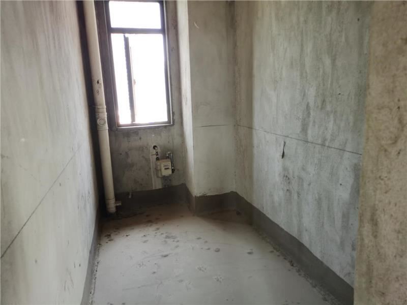 就读仙桃 ！紫润尚城毛坯三房 看房，急售证件已下可以按揭看房有钥匙