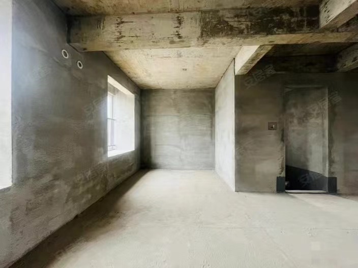 急售，城南，捡漏洋房C位一套，单价4400，好楼层，一梯二户❗送车位，南北通透，双阳台