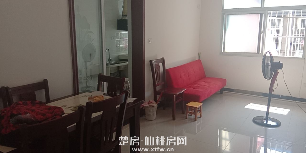 西桥石码头社区附近，精装俩房陪读在合适不过，出门既公交站，交通便利，拎包入住