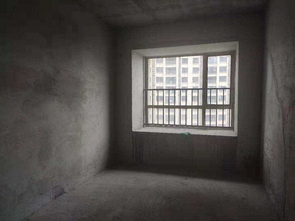 御湖世家毛坯三房单价低房东诚意出售