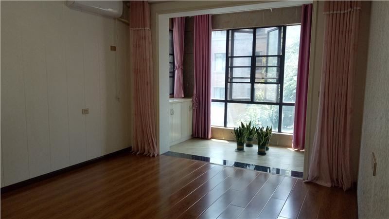 绿地华庭140精装修满二赠送小阳台步梯楼层好