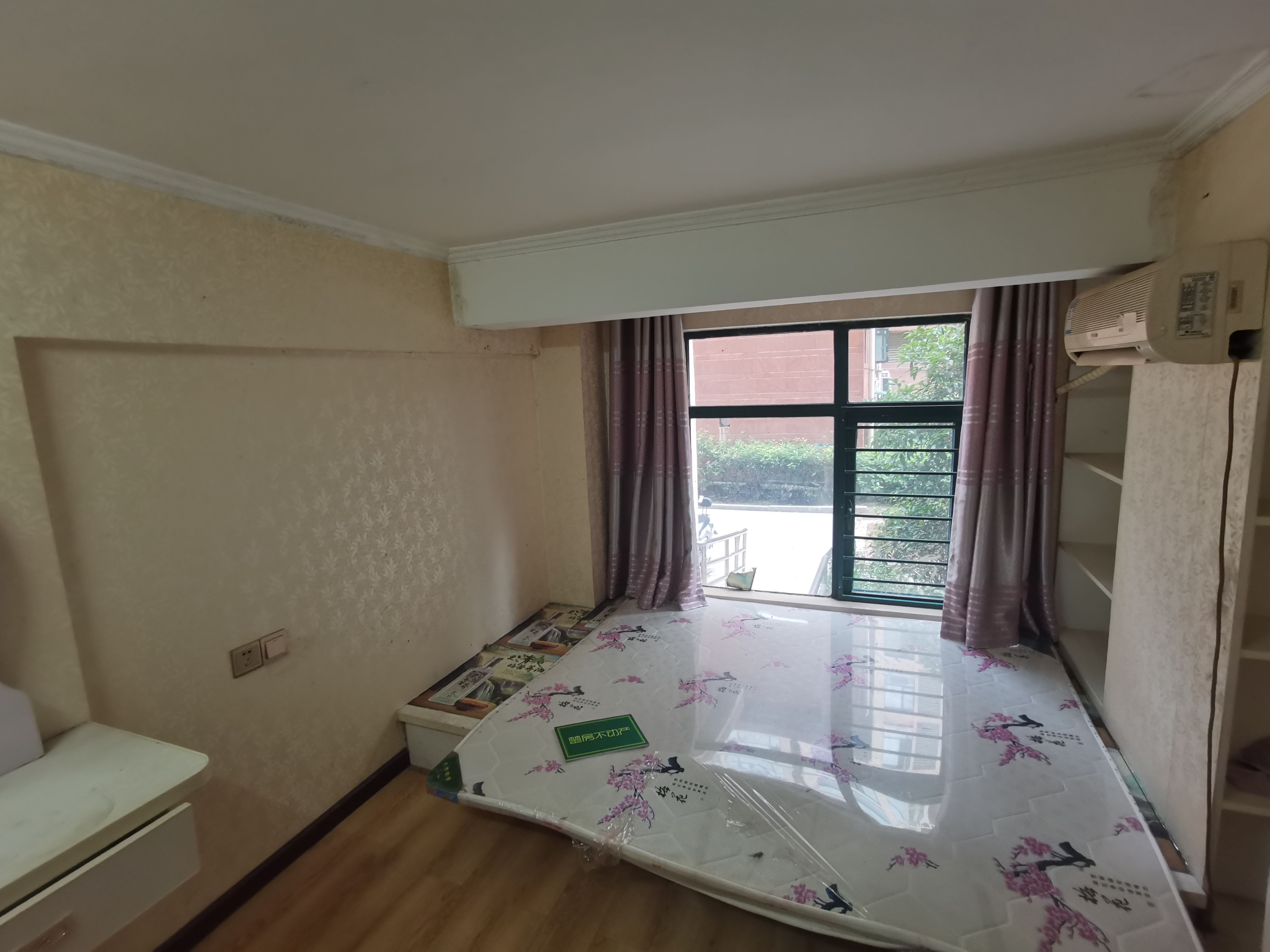 新城壹号二期门面出售成本价看房方便做卡小生意还是蛮到位滴