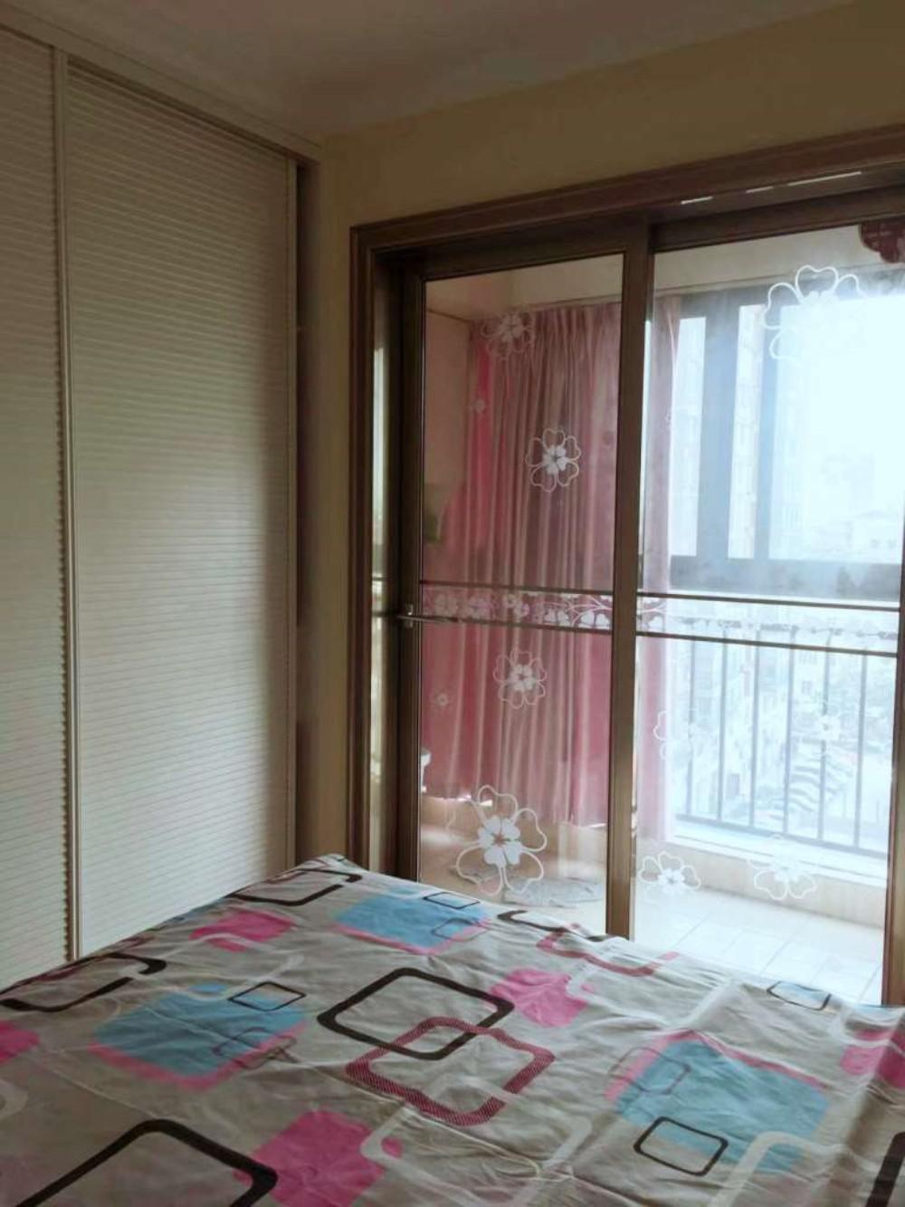 三合鑫城60㎡1室1厅1卫1阳台精装，老证，业主一天未住。