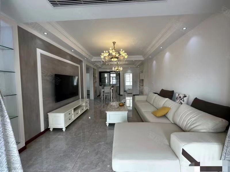 降价了，房东急售，沔阳公馆，9成新，边户，电梯好楼层17楼，精装三房两卫，证满两年。