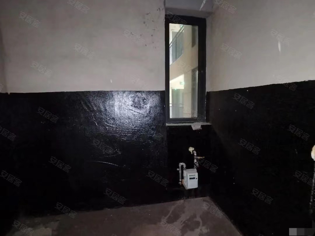 89，房东亏本出，城南森林国际翡冷翠，急卖‼️证满二，小区环境好，楼下是二小二中