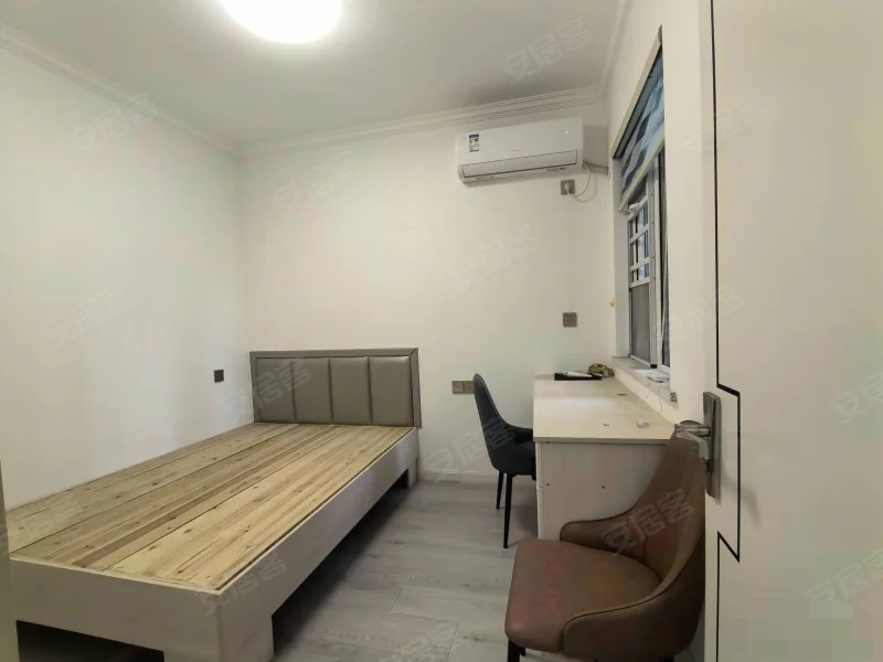 403，捡漏，降‬价了，森林‬国际，精装三房​，成色新，拎包入住