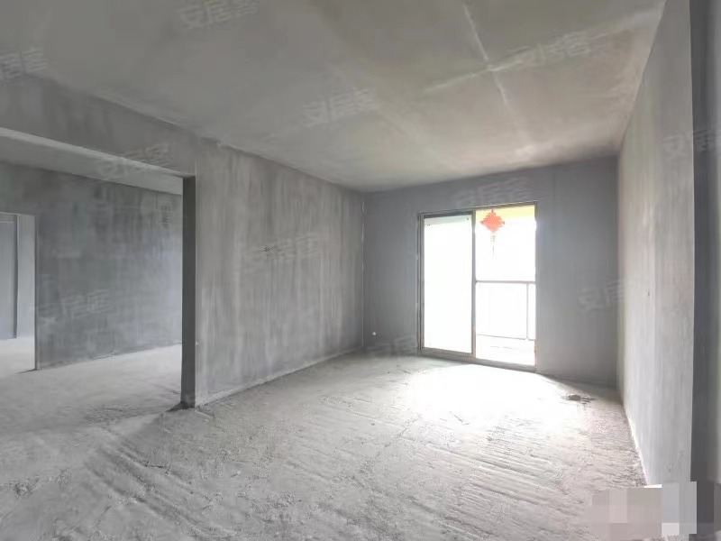 104，捡漏御湖世家，单价4000​，证件满二，户型方正，三开间朝南，视野采光无遮挡