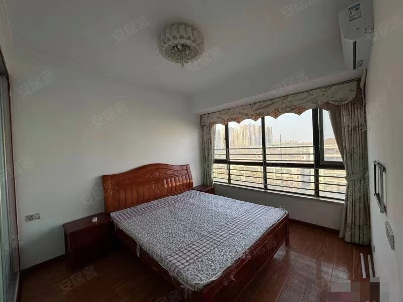 急售，降价了，城西，单价3984，精装三房电梯房，小高层，楼层好。证满二