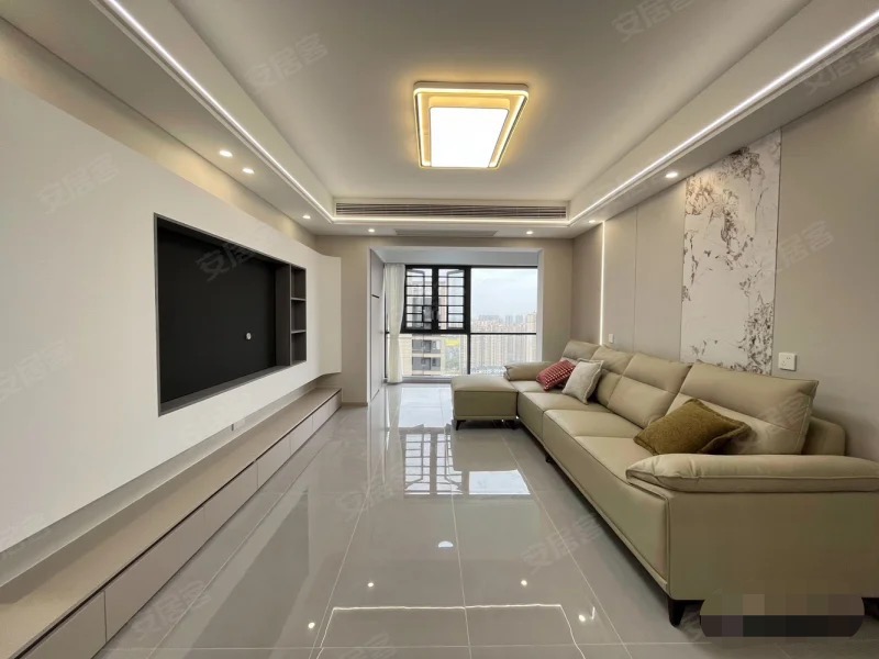 城南，森林国际北苑，精装大三房，边户，大阳台 ， 满二 ，南北通透，全新装修