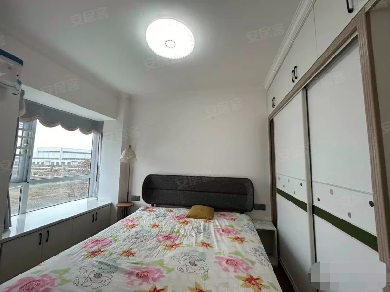 369，一中附近，电梯精装三房，9.9成新，好楼层，正规小区，南北通透