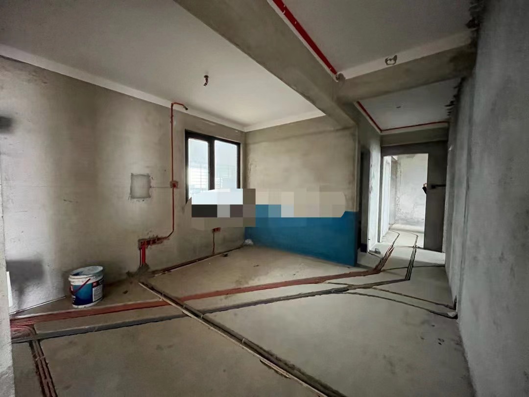 62，房东亏本出，城西大盘品质，江景房，水电已走，单价只要3700