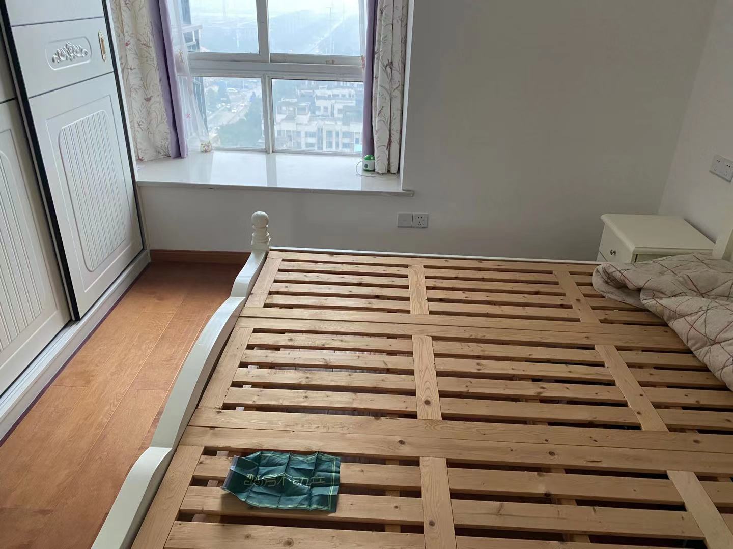 世纪雅园9成新精装四房视野采光好的冒的讲可贷款看房提前电话