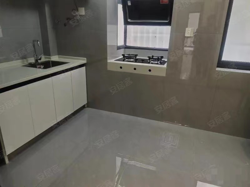 198，降价了，捡漏，带大院子的1楼来啦！​！​精装三房，出门学笑，菜场！​不动产在手，证满二！​