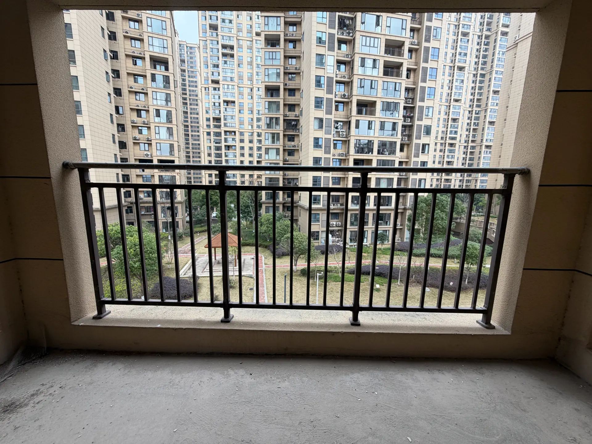 城南,沔阳清华园，电梯小高层，边户双阳台，证满二，一口价56.5