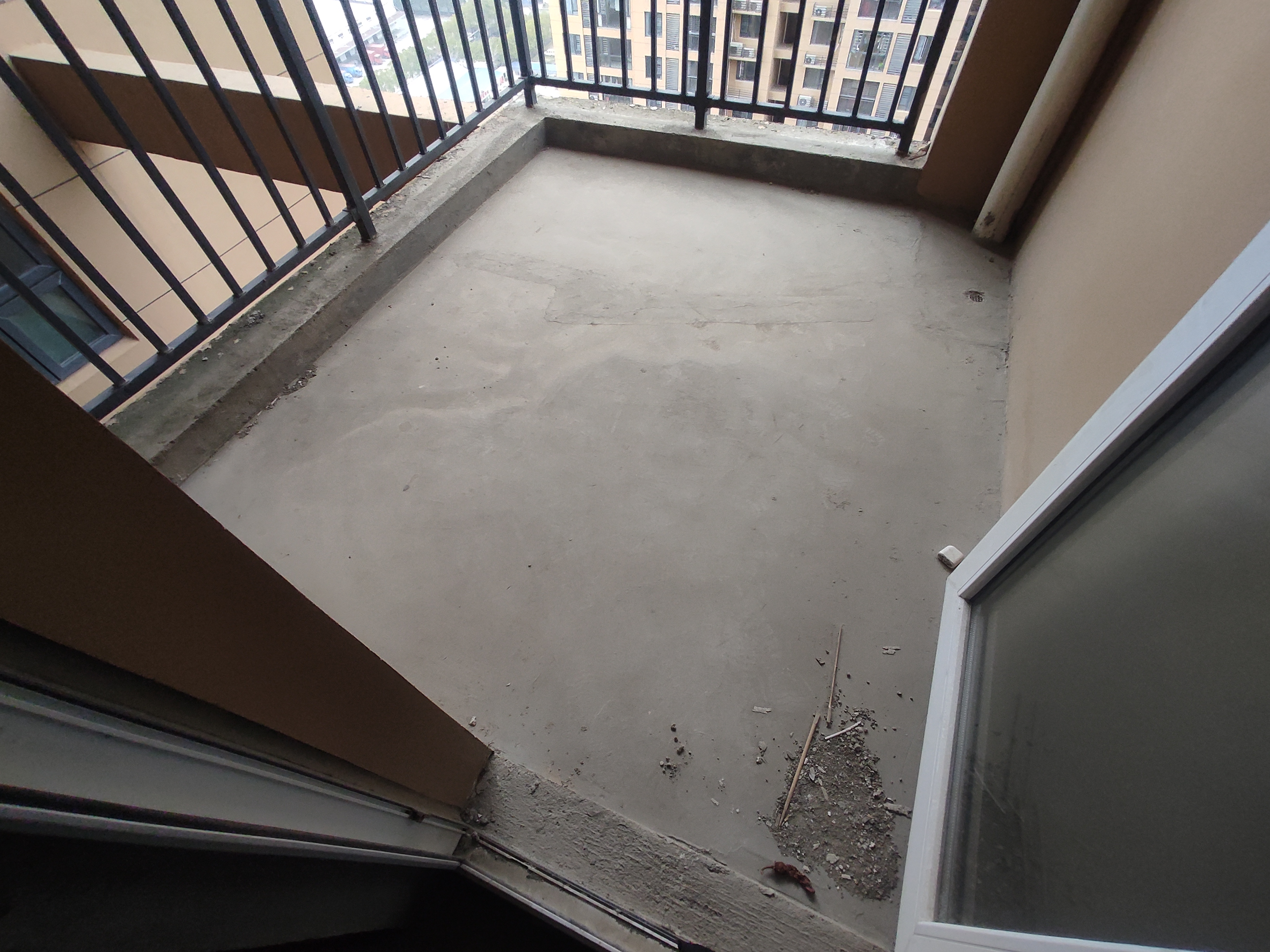 满庭春毛坯大四房送入户花园相当于五房南北通透中间楼层证件满二看房方便