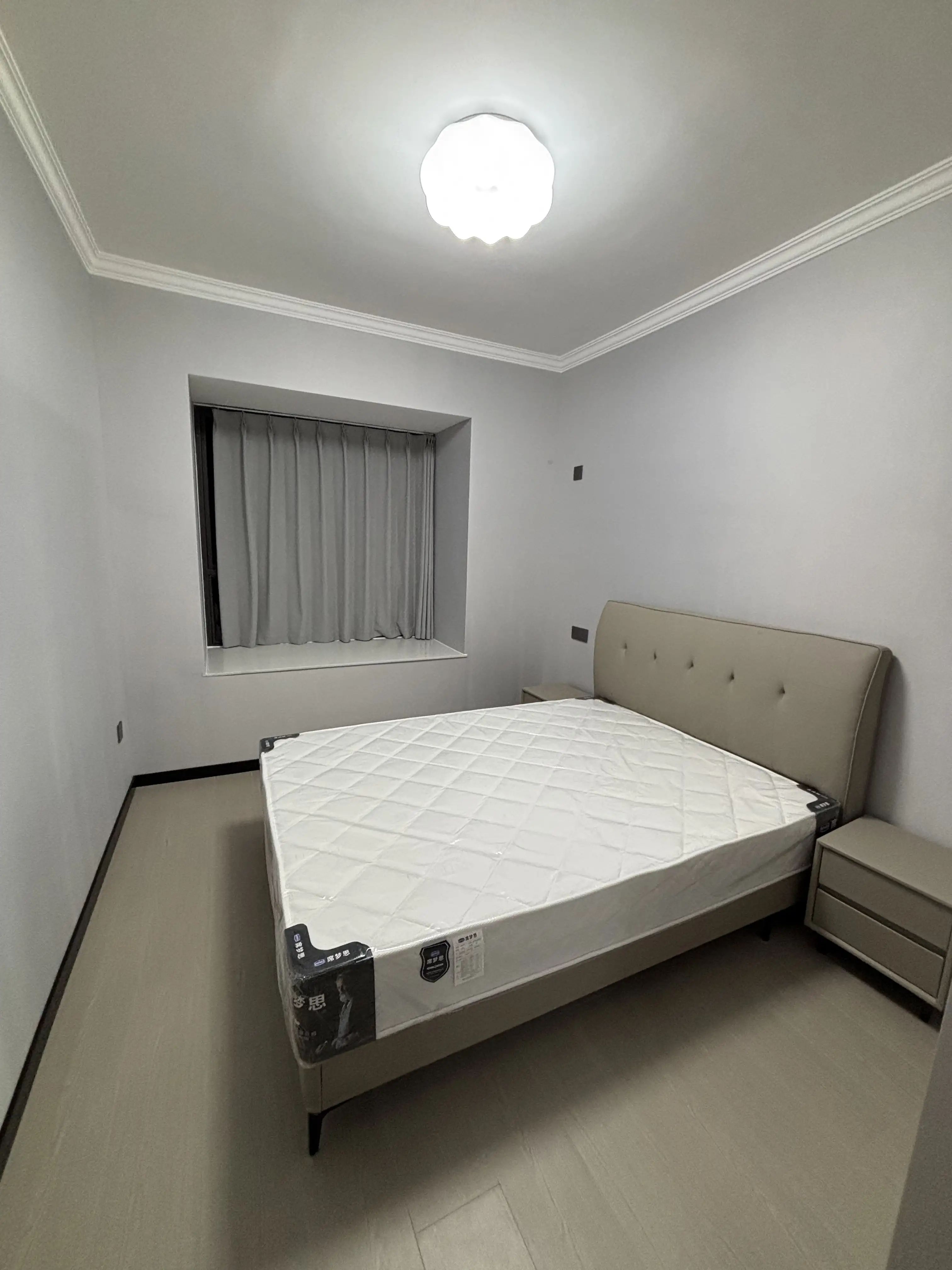 降价了，亏本出售，御湖世家，送车位，全新装修婚房，精装三房，好楼层