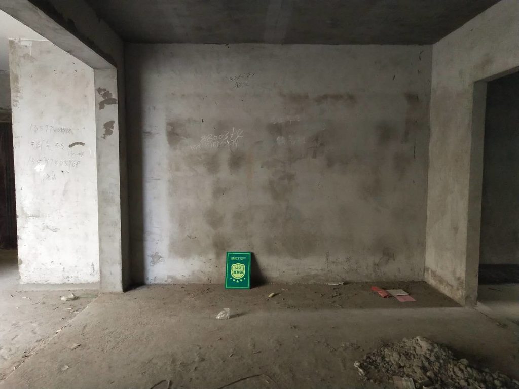 和合国际.毛坯三房带露台.证件满二.看房方便