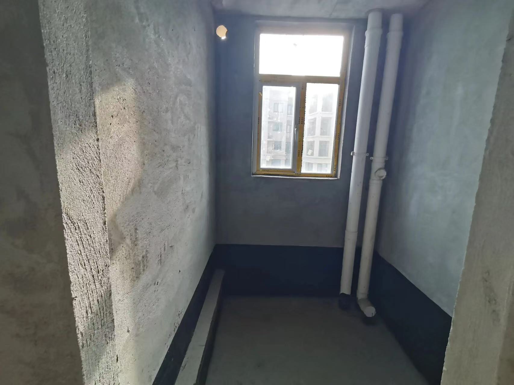 城南，沔阳清华园，毛坯三房两卫，小高层15楼，看中可谈