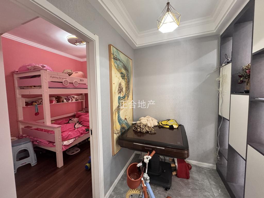 吾悦广场旁边，元泰C区，精装三房，好楼层，证满二，家具家电全送，元泰三中❗️