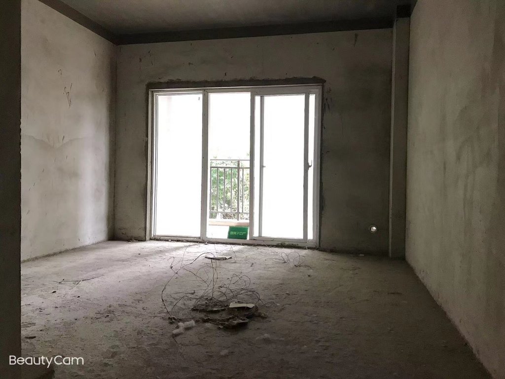 香岸华府毛坯三房采光可以视野不错看房方便证在手满二