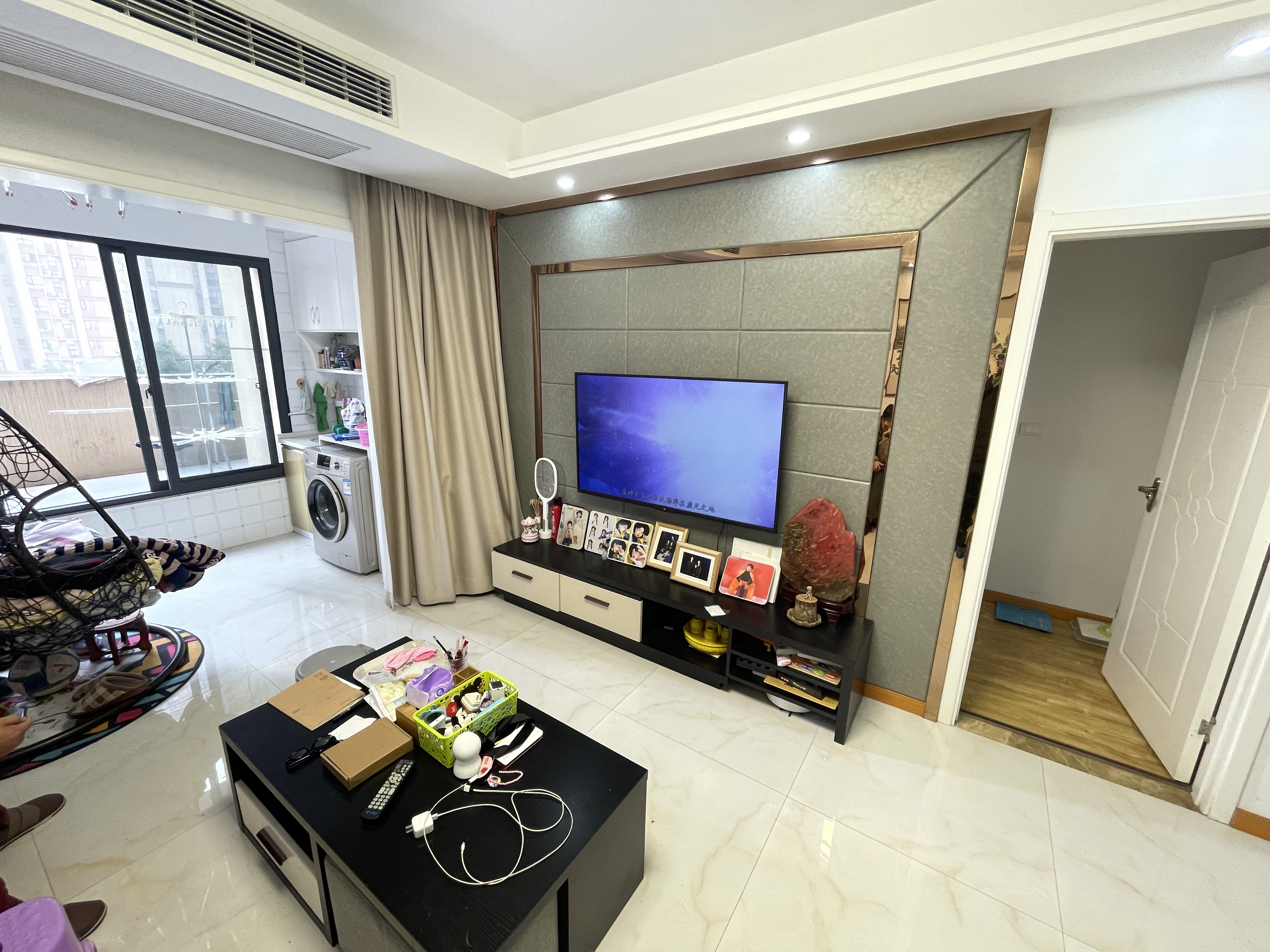 元泰未来城 带露台  三房两卫   公园旁  地理位置佳  户型方正