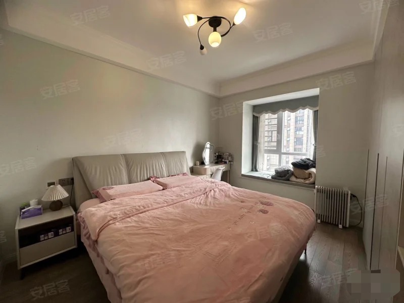 元泰未来城B2，东边户，​精装三房。好楼层，全屋品牌家电大金中央空调顾家家私​，证满二