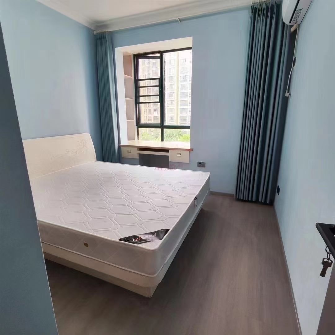 新‮壹城‬号，东边边户，中间楼层，双阳台，精装三‮两房‬卫，全新装修，实验‬三小+二中