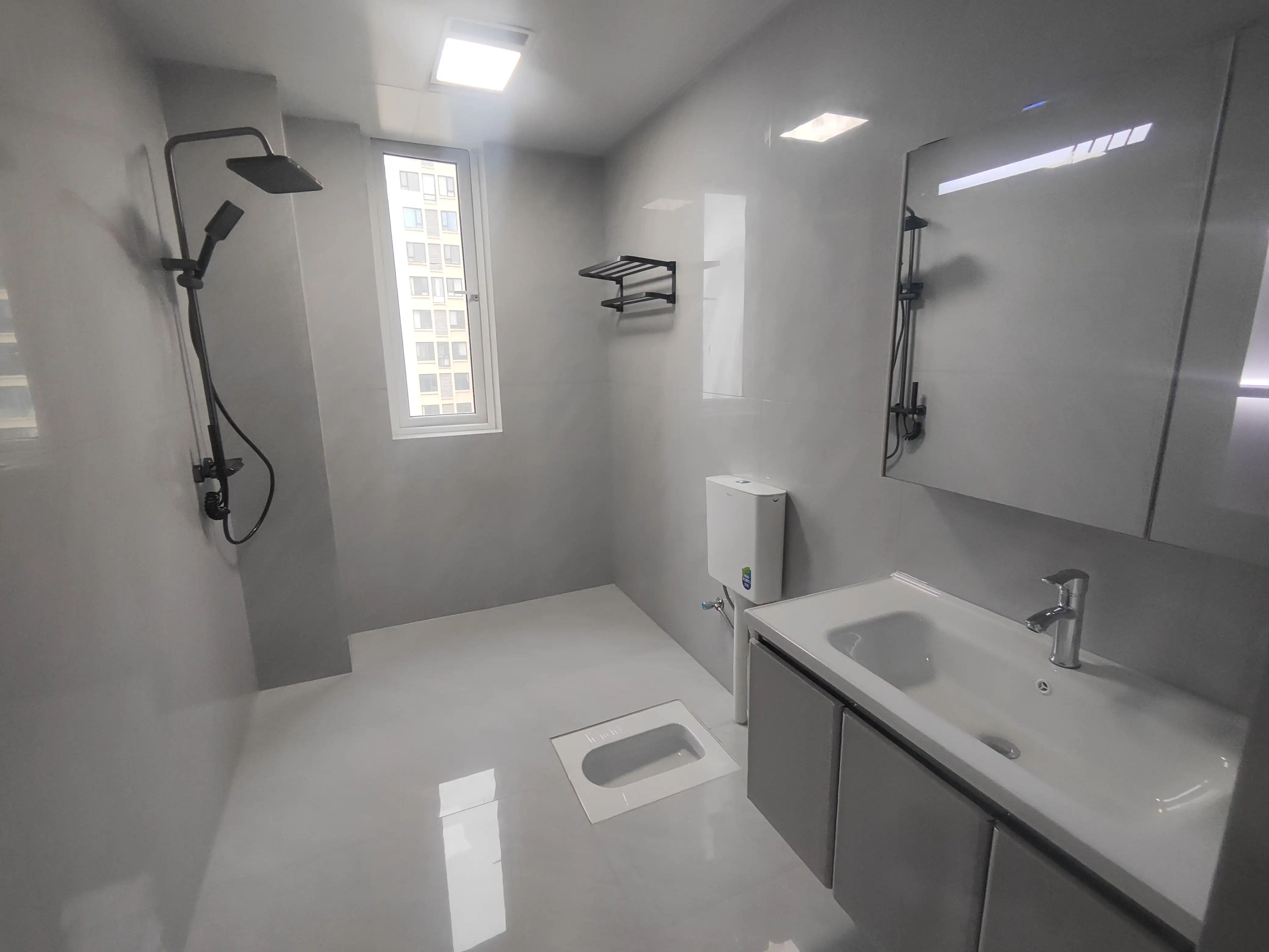 城南，南国明珠，精装大四房，送车位，好楼层，超大客餐厅，双阳台，证满二