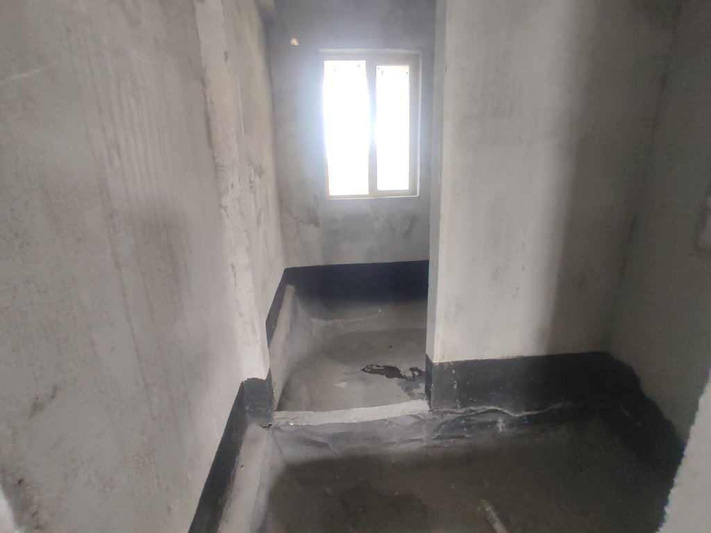 新城名都.毛坯三房边户.南北通透双阳台.看房方便