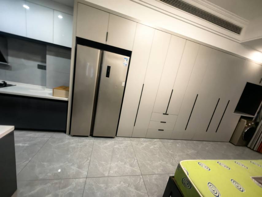 皇朝旁，新农贸，风和日丽边中和公寓