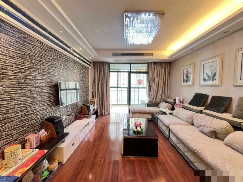 诚心出售，新城一号， 精装2房，中间楼层， 证满二， 拎包入住