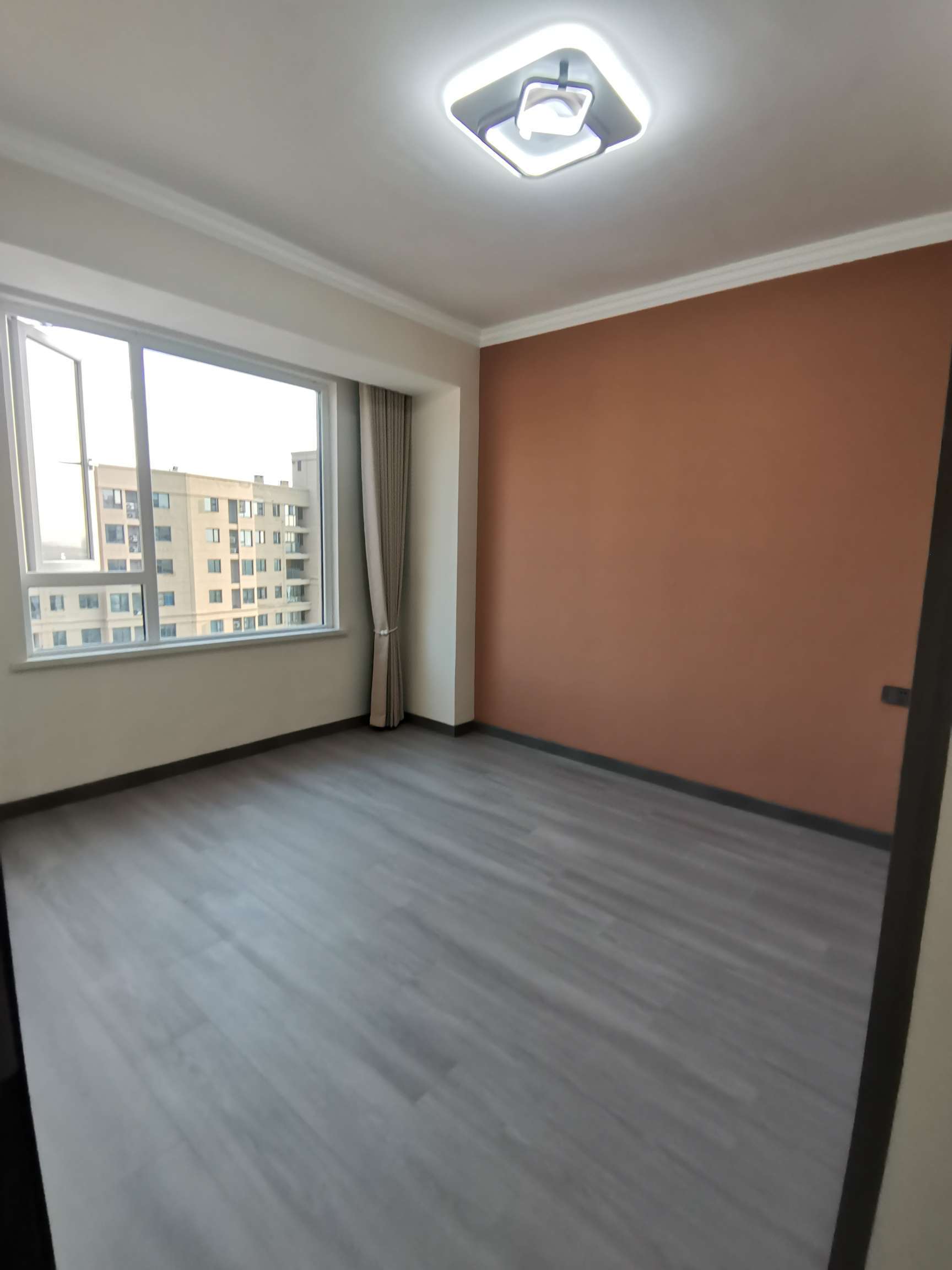 城西大社区九成新小三房满庭春