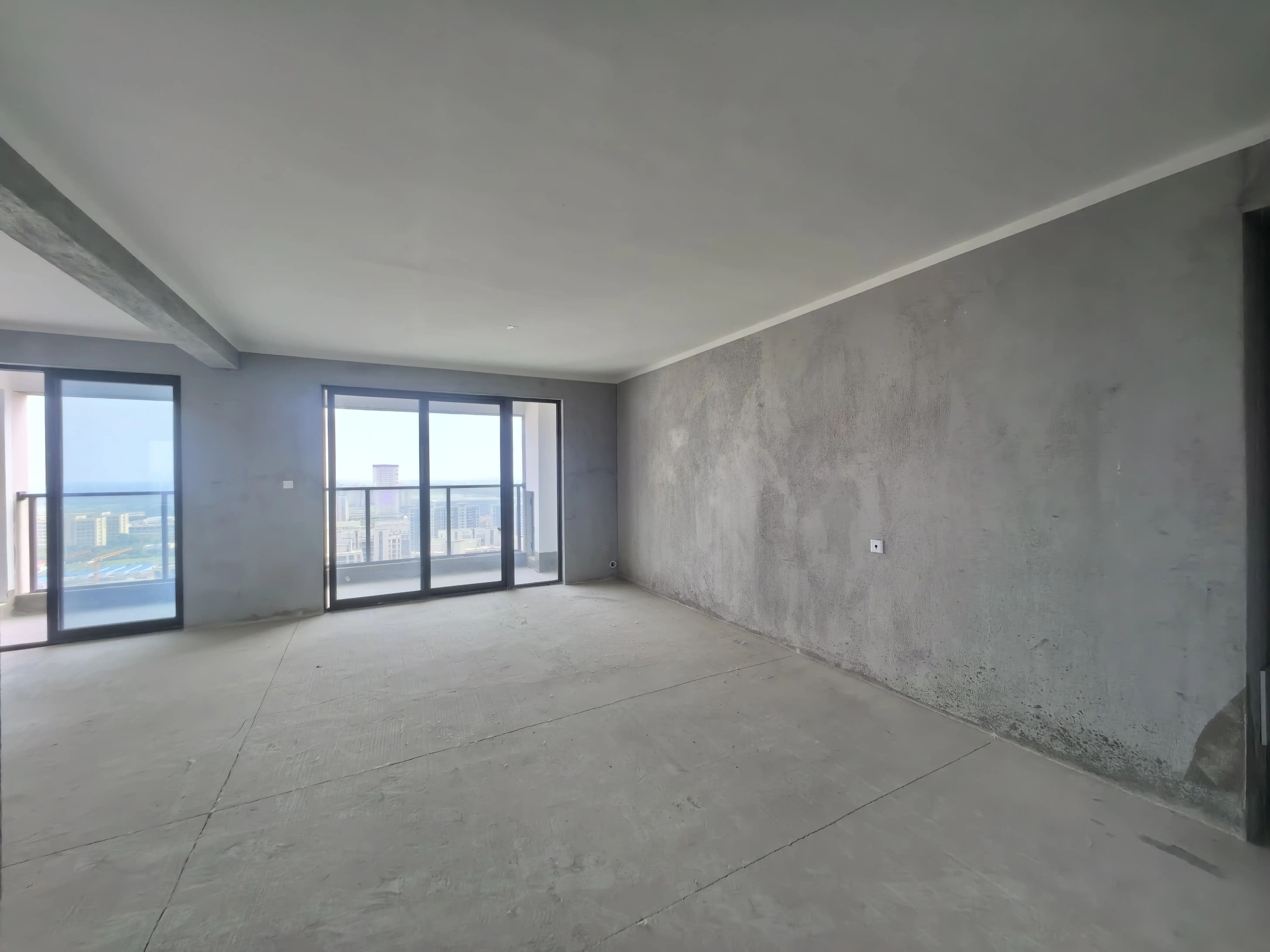 城南，吾悦陡降10万，现房毛坯四房，单价5670，送地下车位