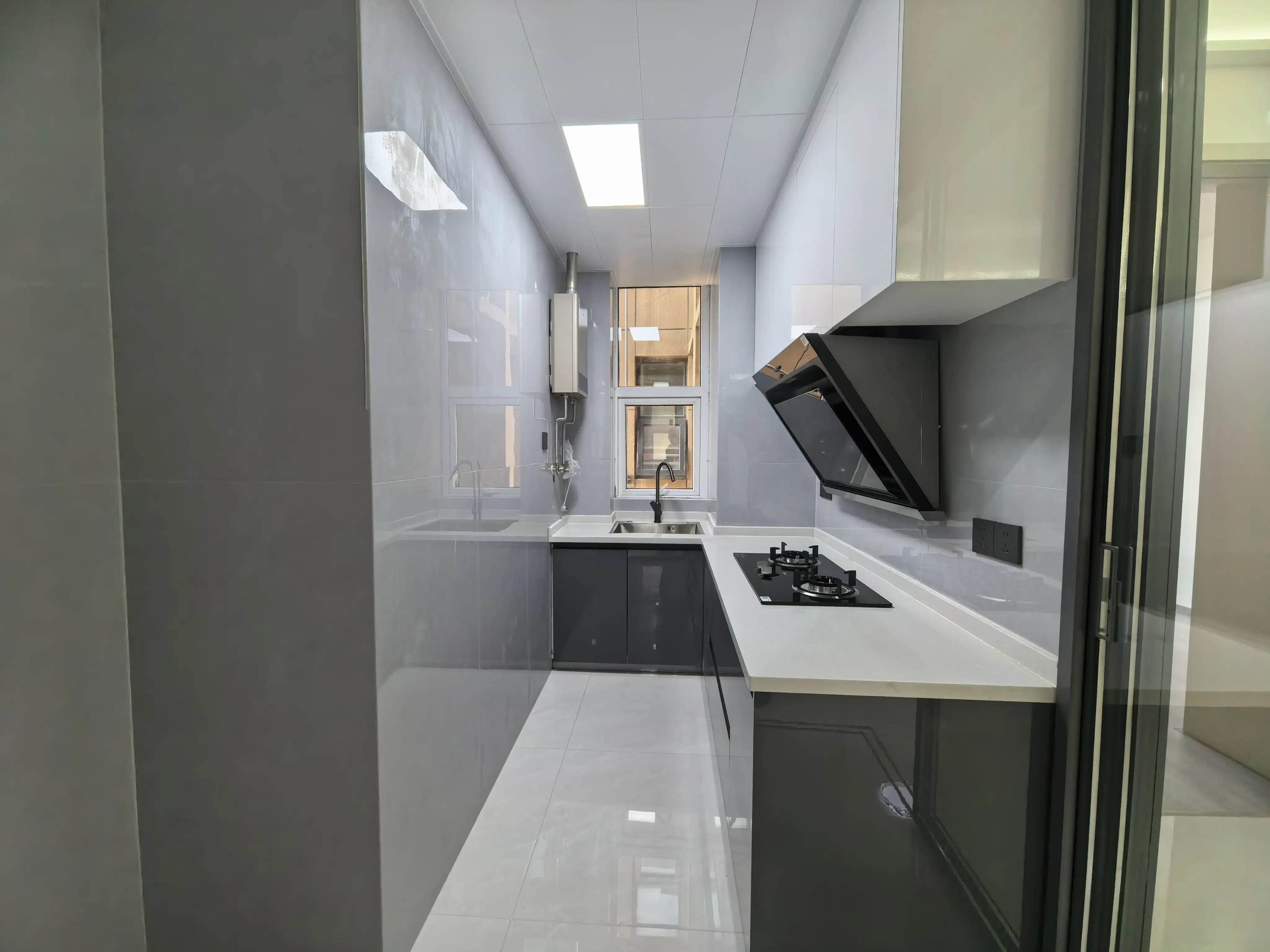 降价，元泰未来城A区，电梯好楼层，全新精装三房二卫，证满二