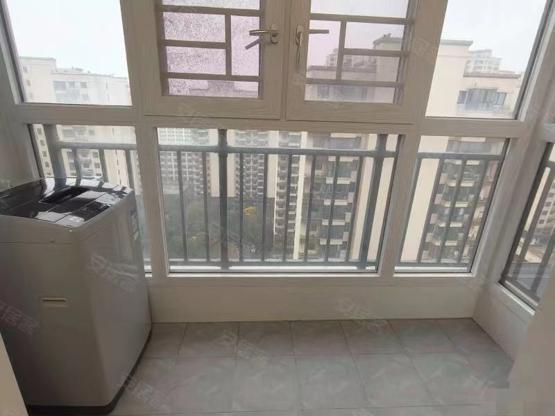 240，荣怀，精装两房，精装9成新，41个比毛坯都便宜，好楼层，证满二